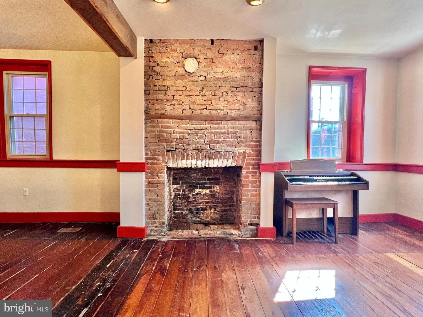 203 W Franklin Street photo 9