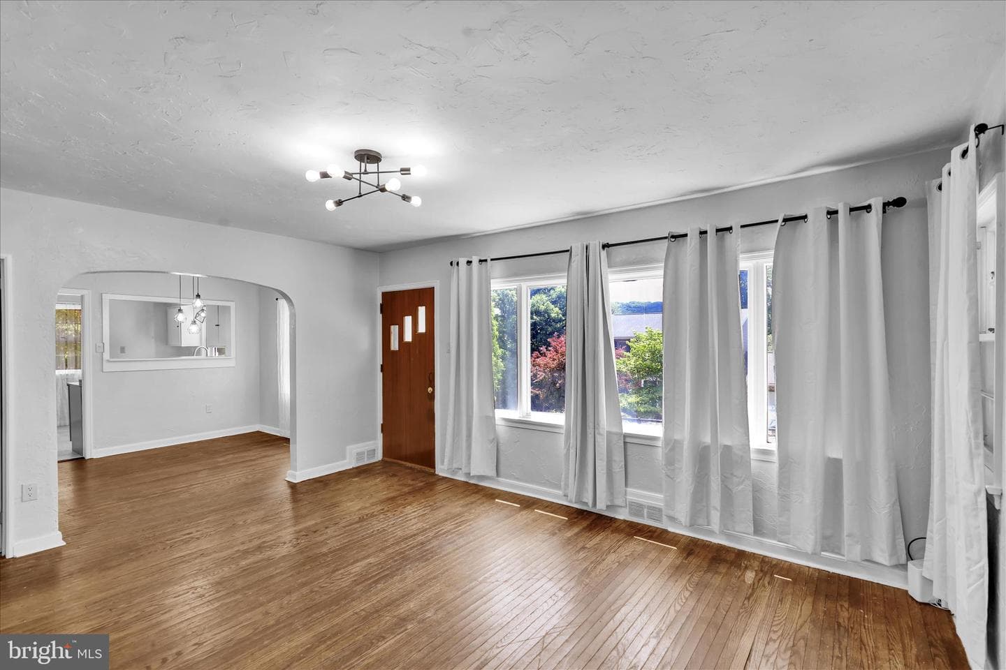 1815 Holly Road photo 3