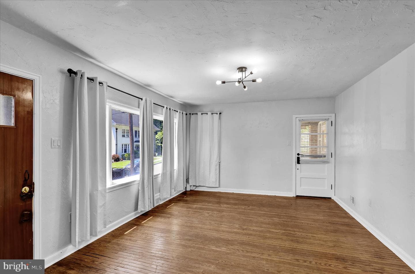 1815 Holly Road photo 5