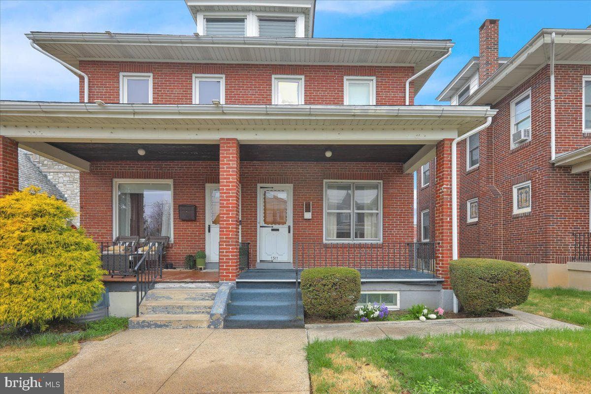 1311 E Bellevue Avenue