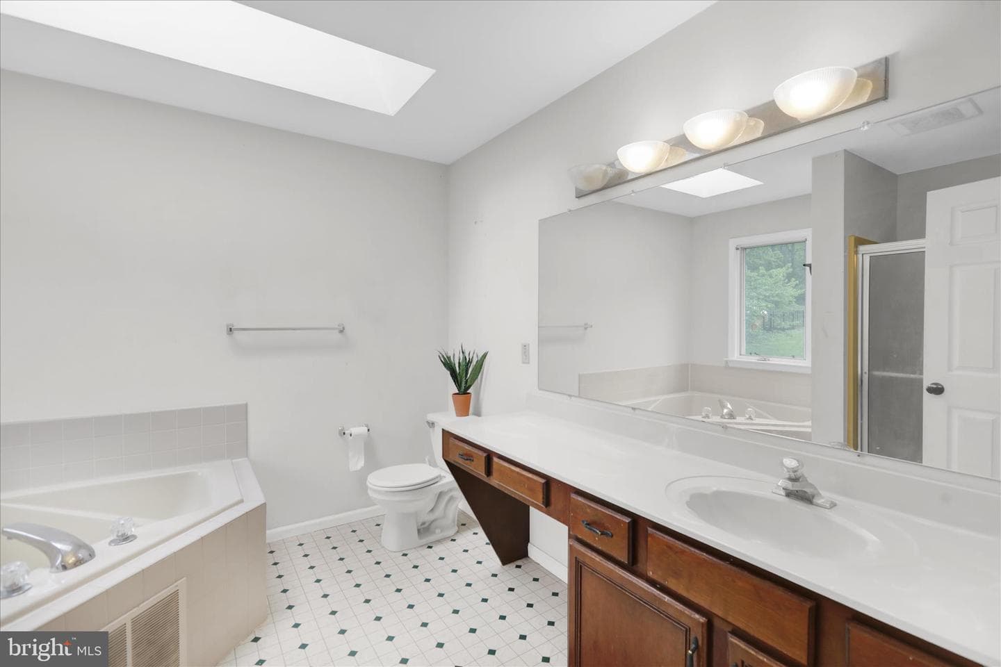 348 Garey Road photo 38