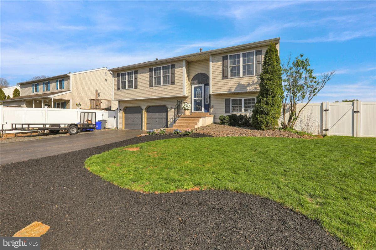 4340 Sutton Circle photo 2