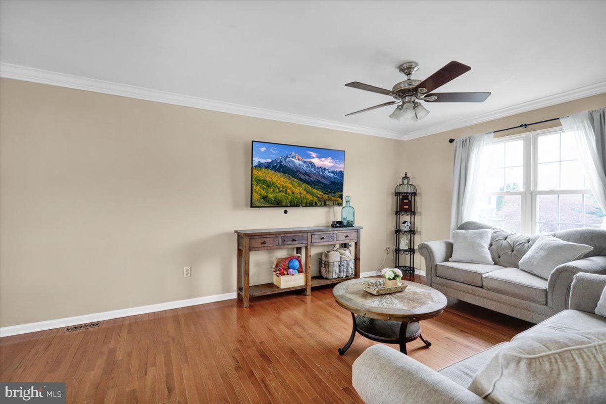 4340 Sutton Circle photo 8