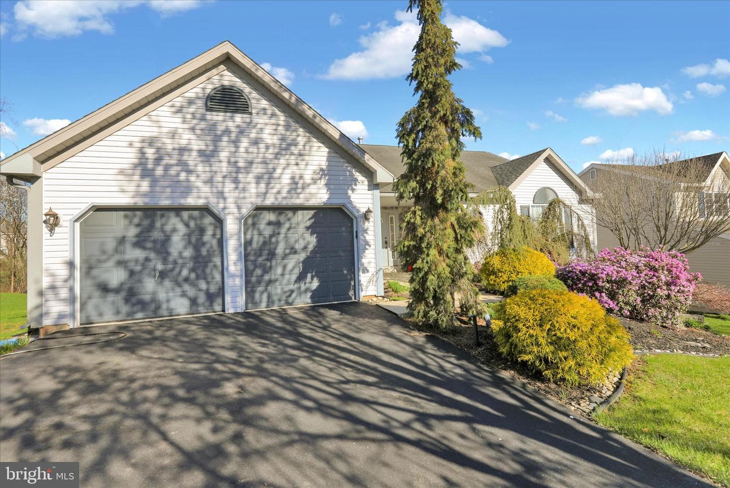 18 Bowes Lane photo 2