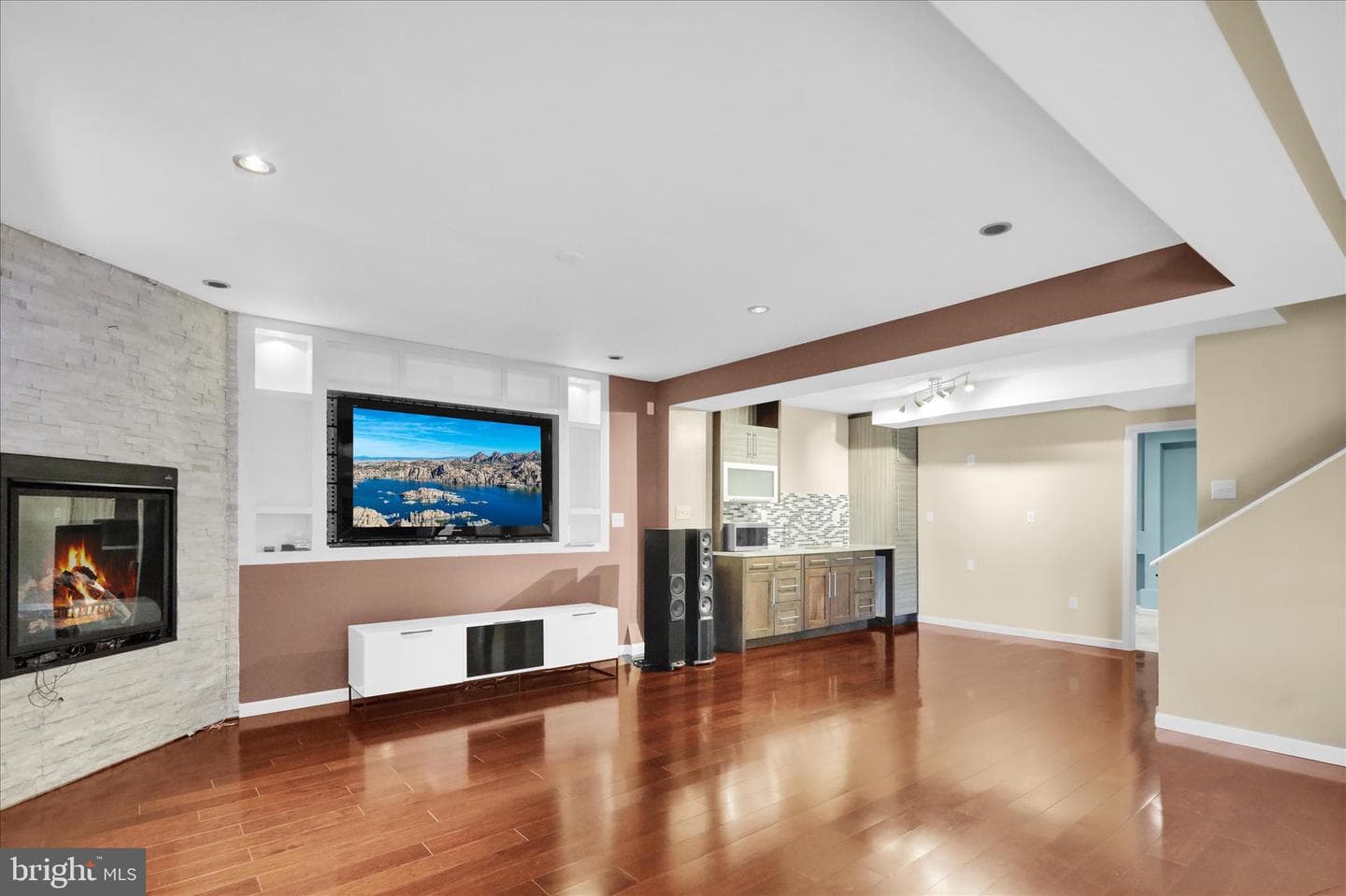 18 Bowes Lane photo 23