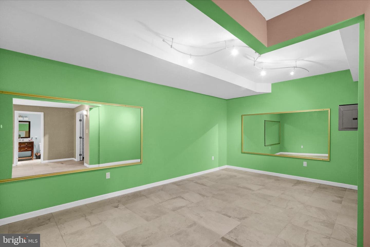 18 Bowes Lane photo 30