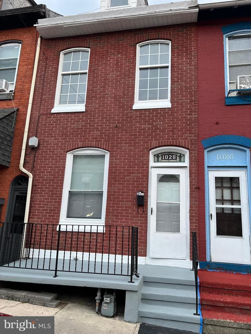 1028 Green Street photo 2