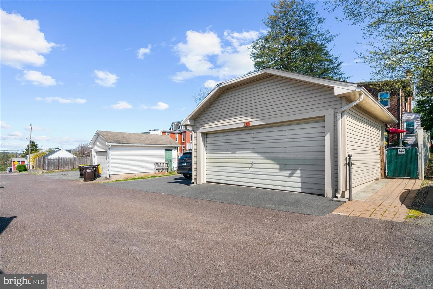 127 N Reading Avenue photo 32