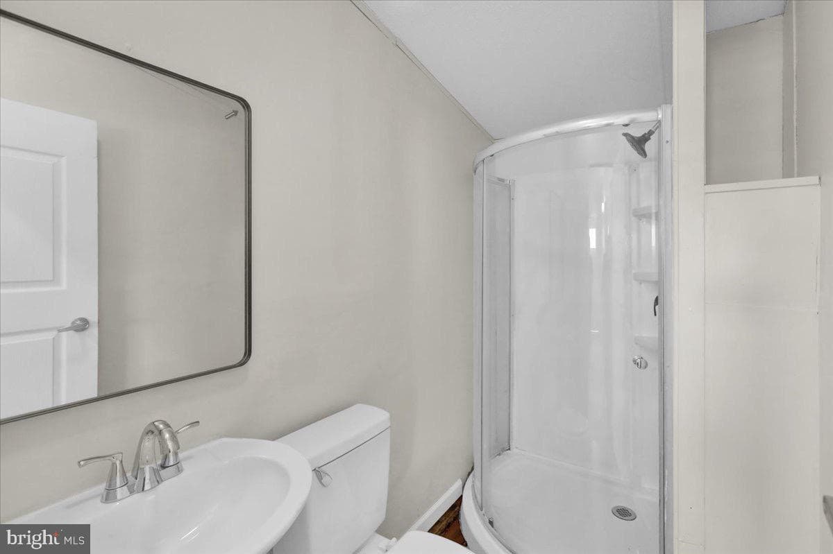 327 Oak Street photo 15