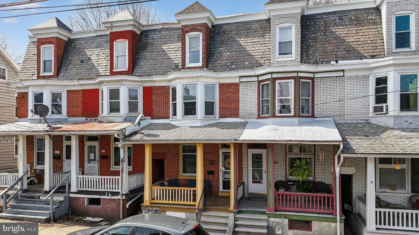 447 W Walnut Street photo 2