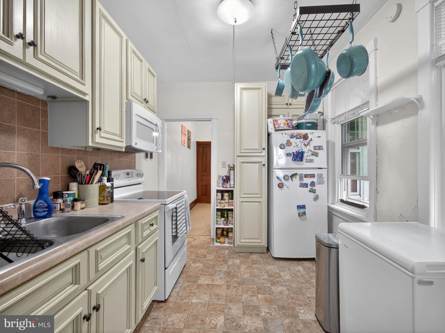 447 W Walnut Street photo 20