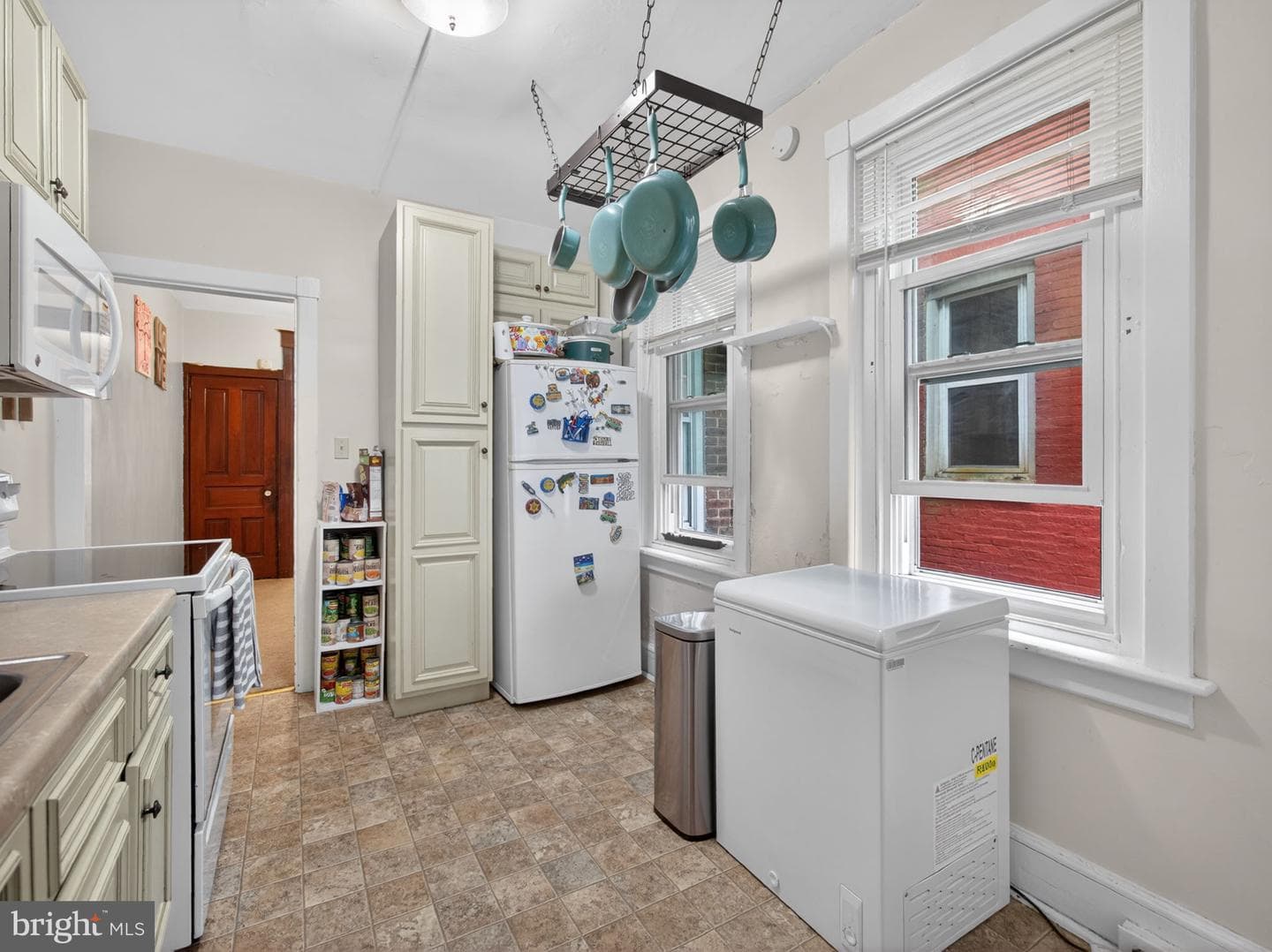 447 W Walnut Street photo 21