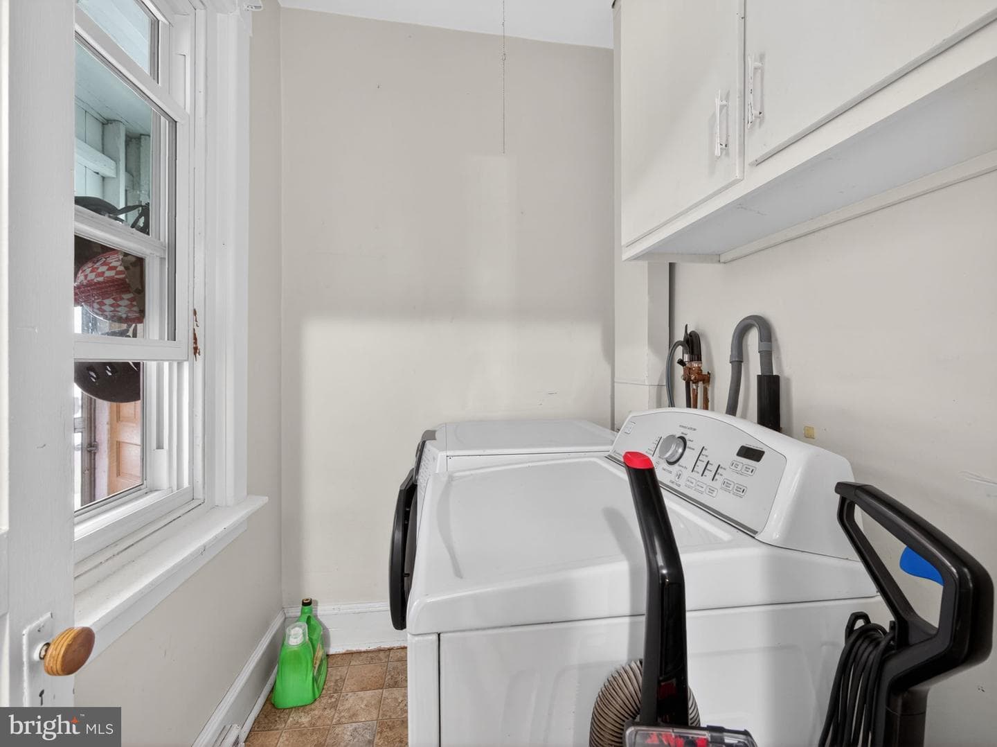 447 W Walnut Street photo 22