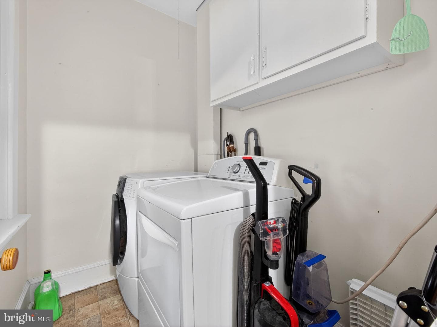 447 W Walnut Street photo 23
