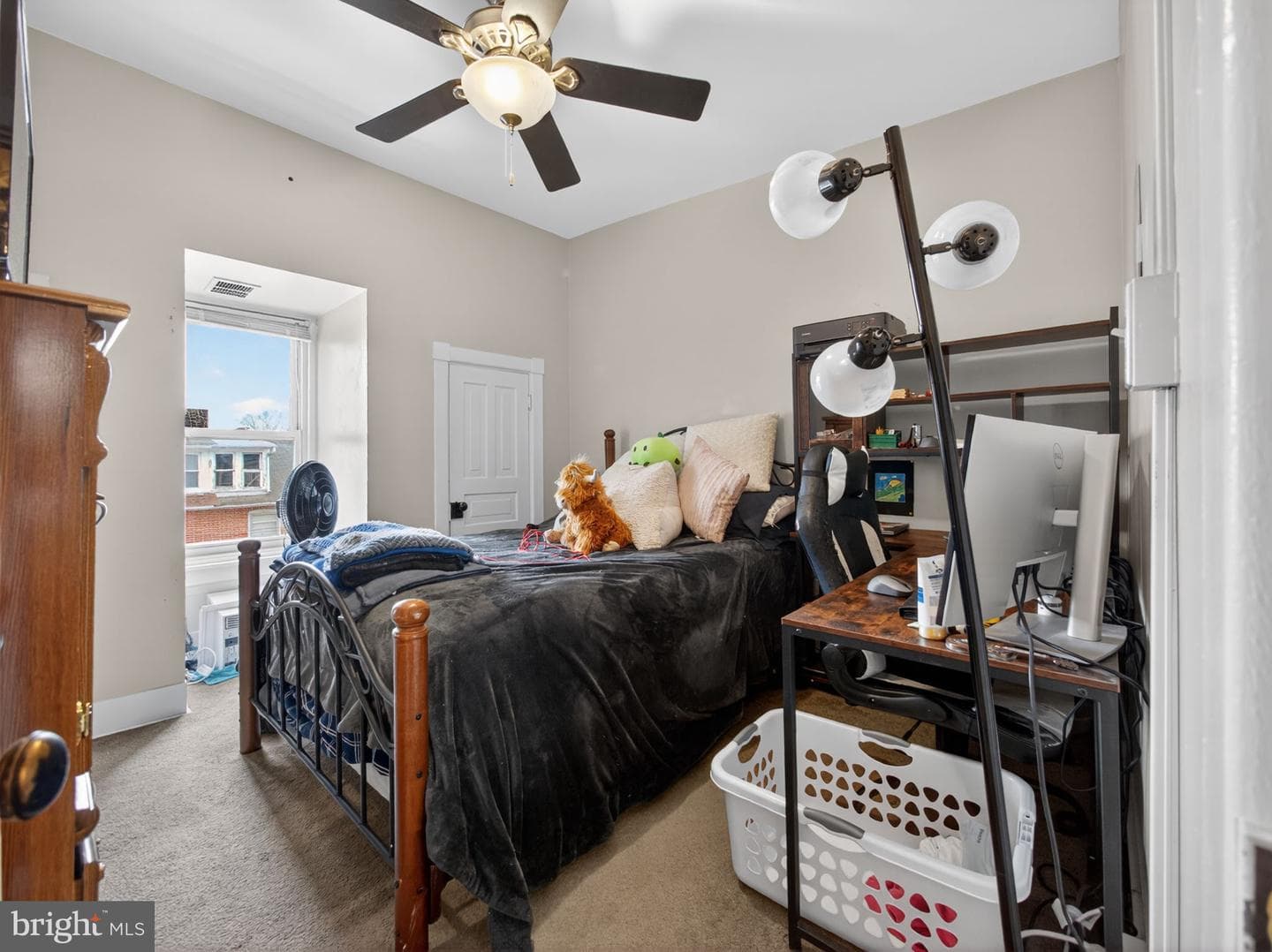 447 W Walnut Street photo 24