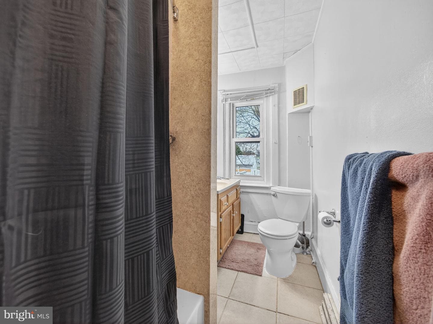 447 W Walnut Street photo 34