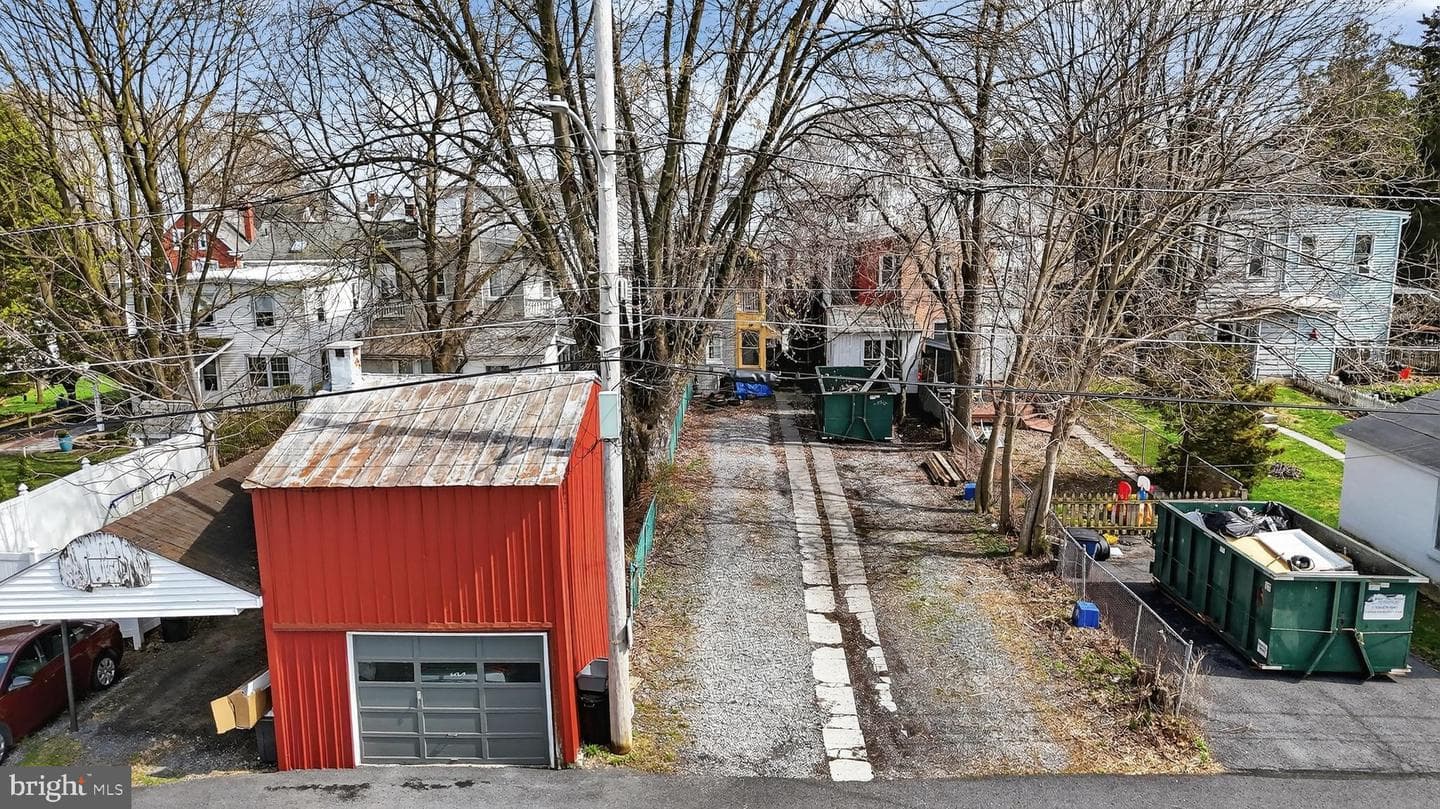 447 W Walnut Street photo 38
