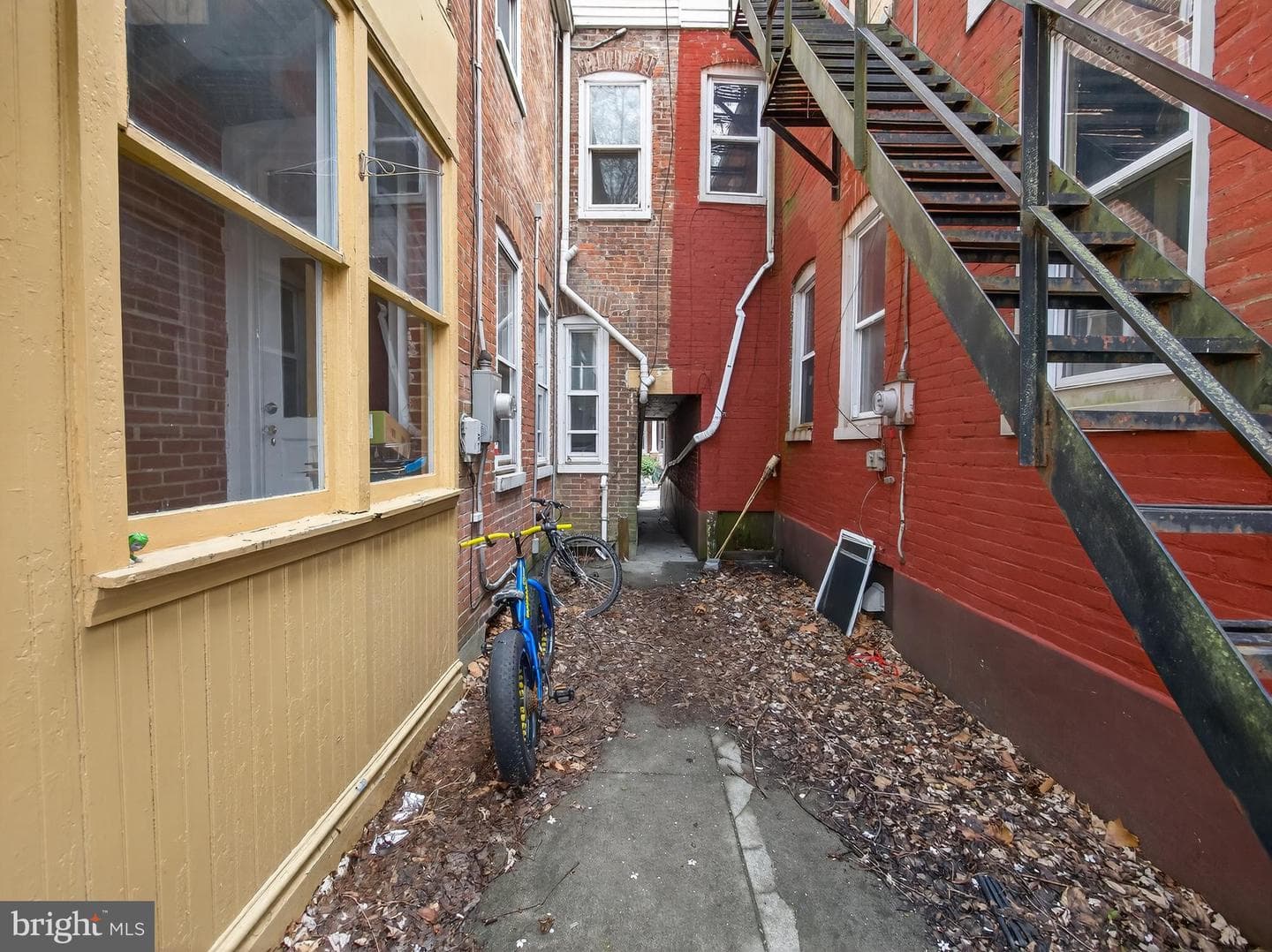 447 W Walnut Street photo 39