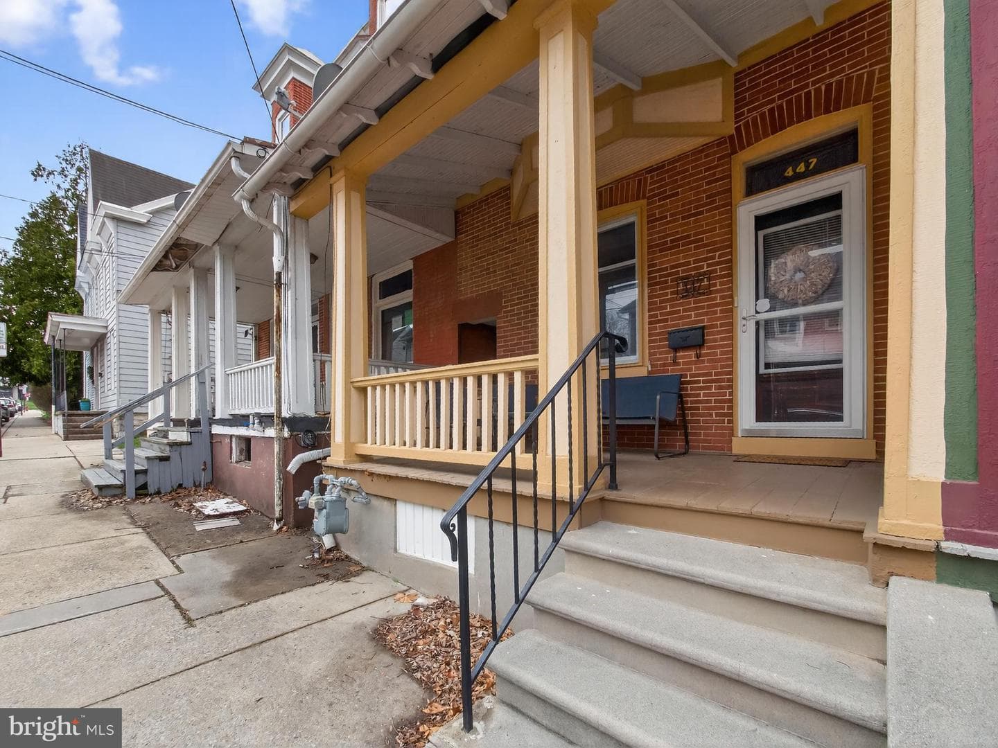 447 W Walnut Street photo 4