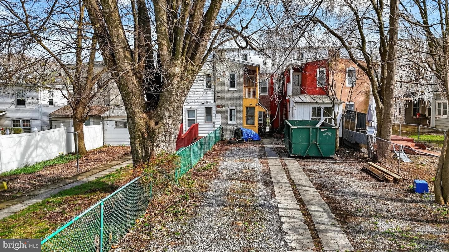 447 W Walnut Street photo 43