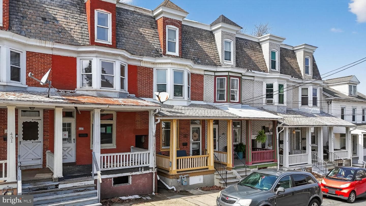 447 W Walnut Street photo 9