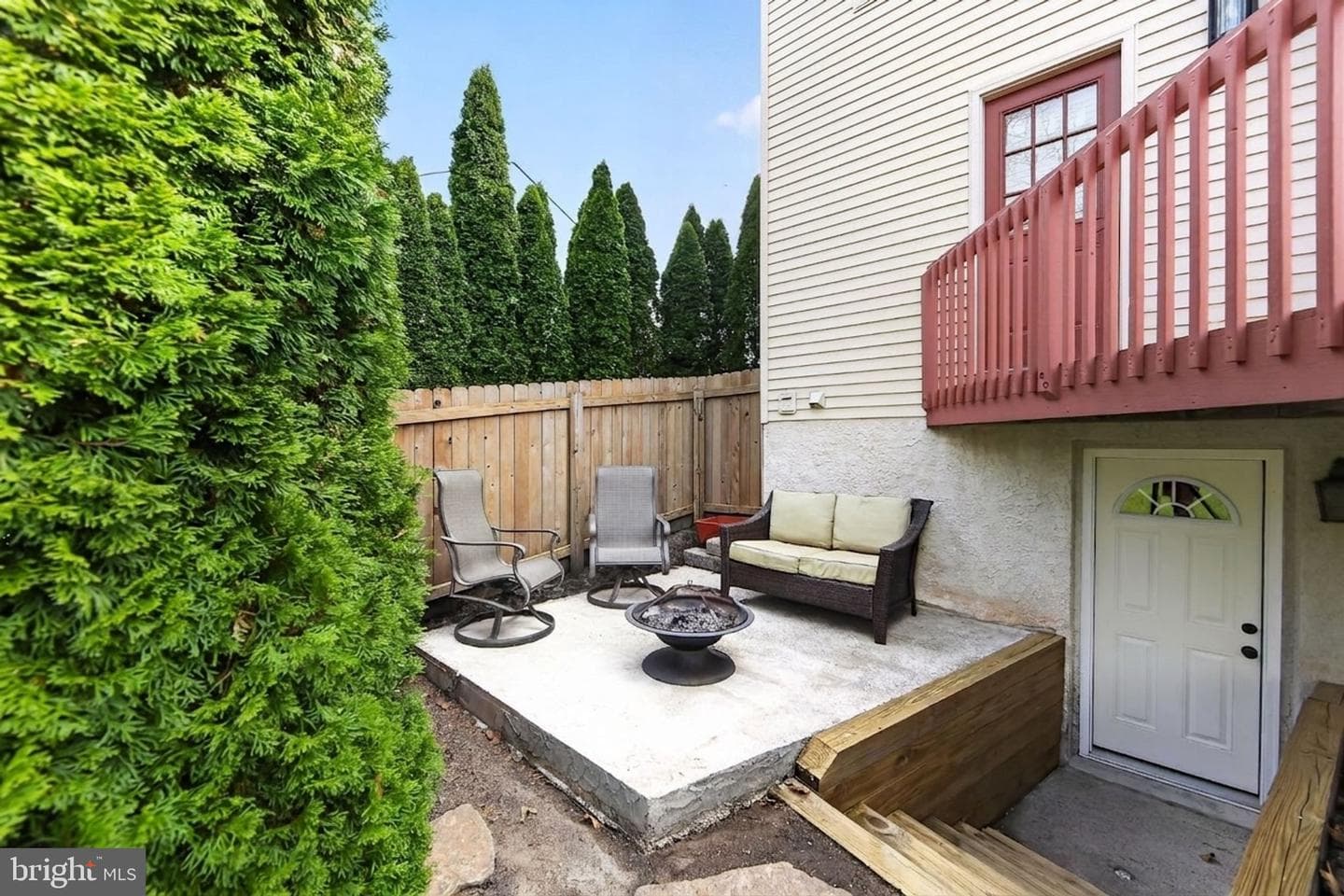401 Russell Avenue photo 37