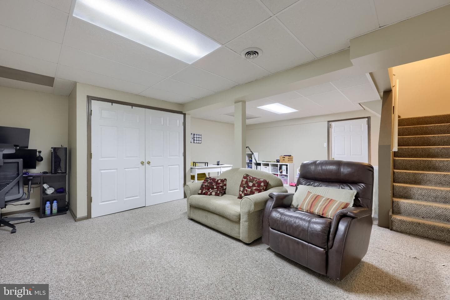 105 Canberra photo 26