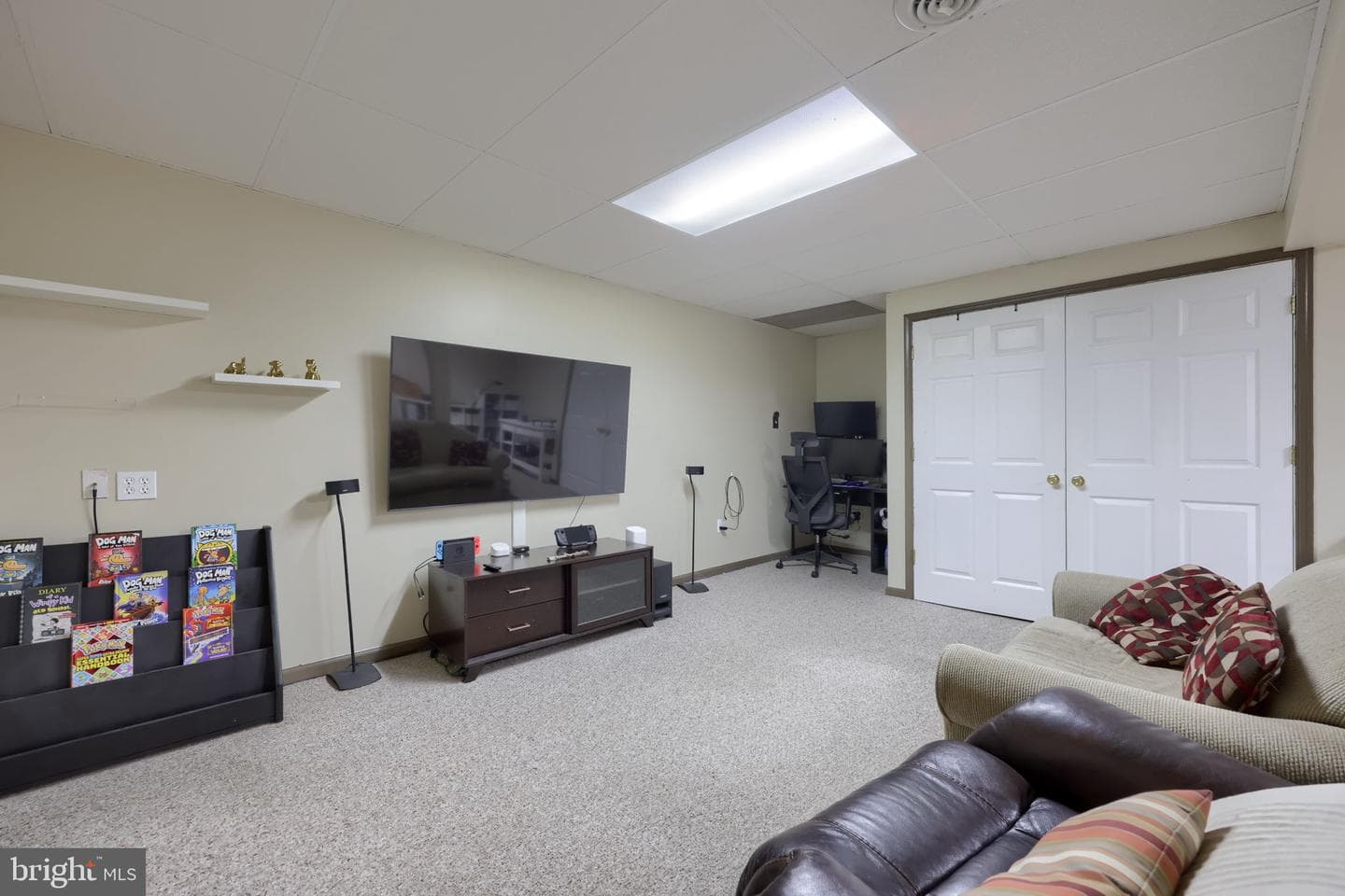 105 Canberra photo 28