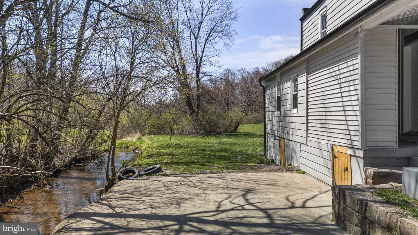 326 Vinemont Road photo 3