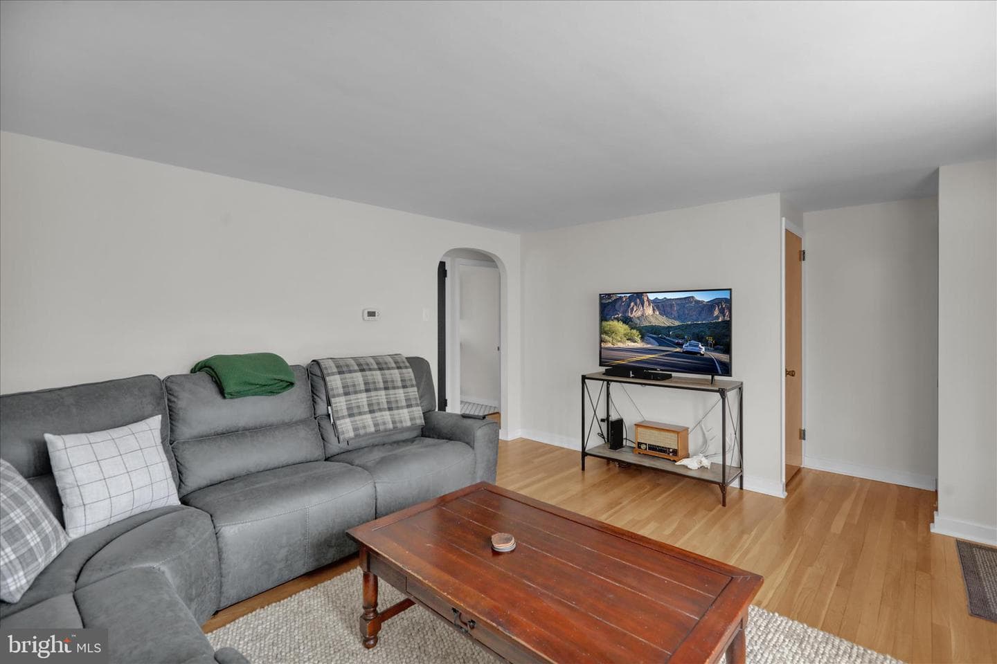 3357 Sheidy Avenue photo 9