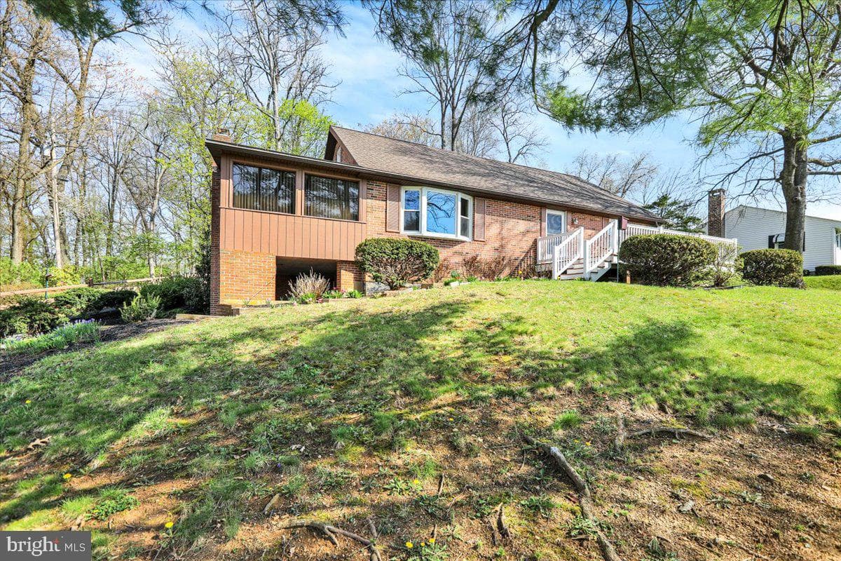 12 Moser Lane photo 2