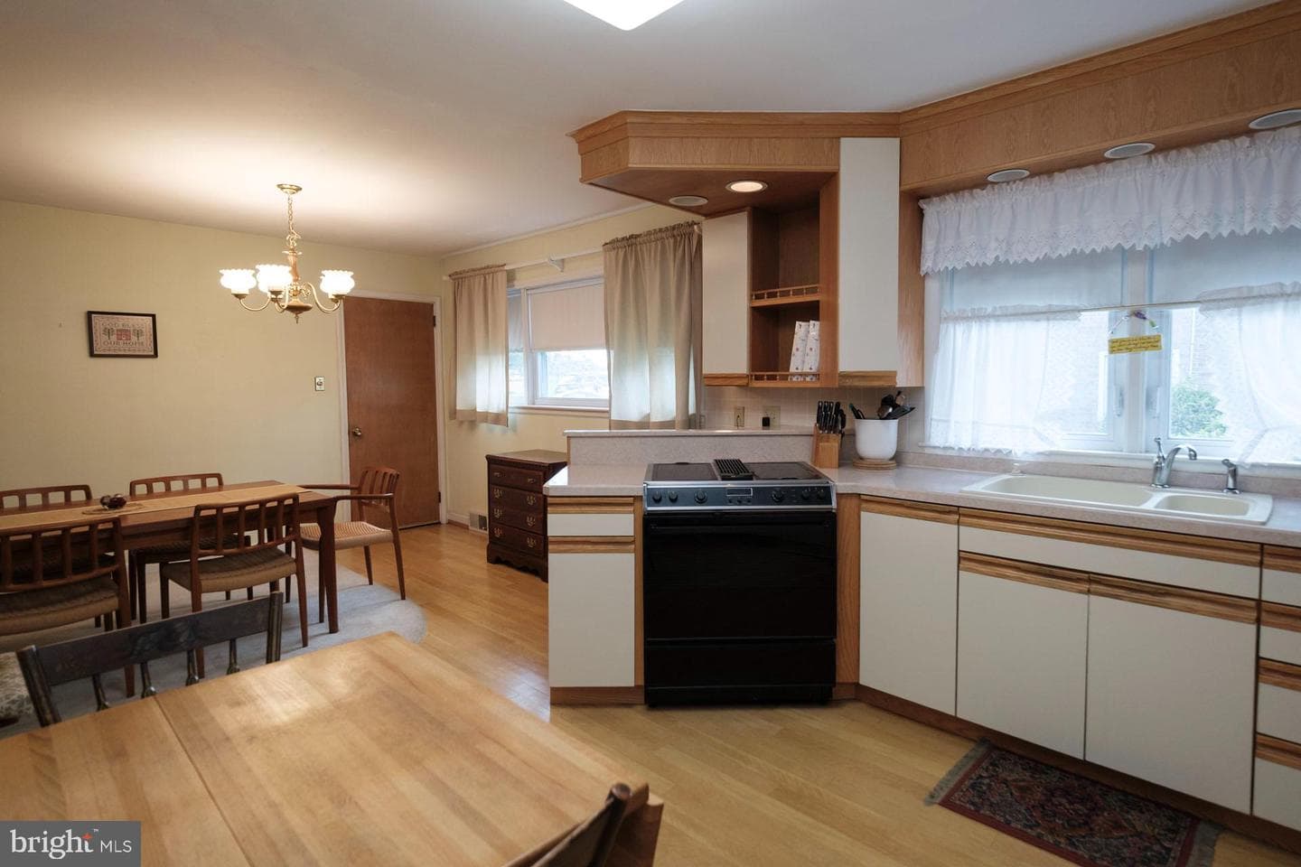 517 Berks Place photo 18