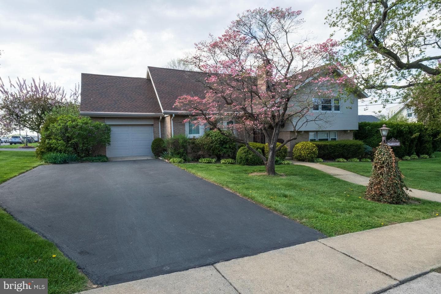 517 Berks Place photo 2