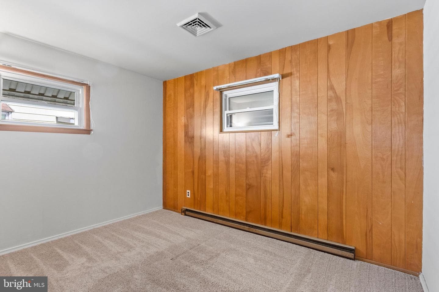 705 Hartman Avenue photo 16