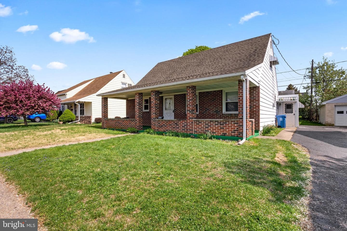 705 Hartman Avenue photo 3