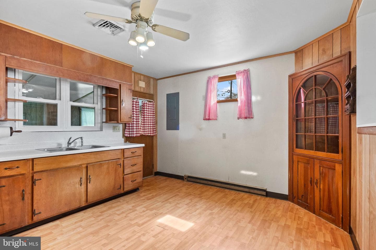 705 Hartman Avenue photo 9