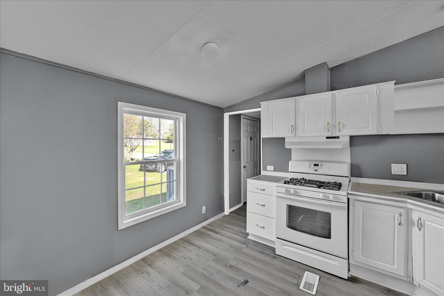 107 White Pine Avenue photo 11