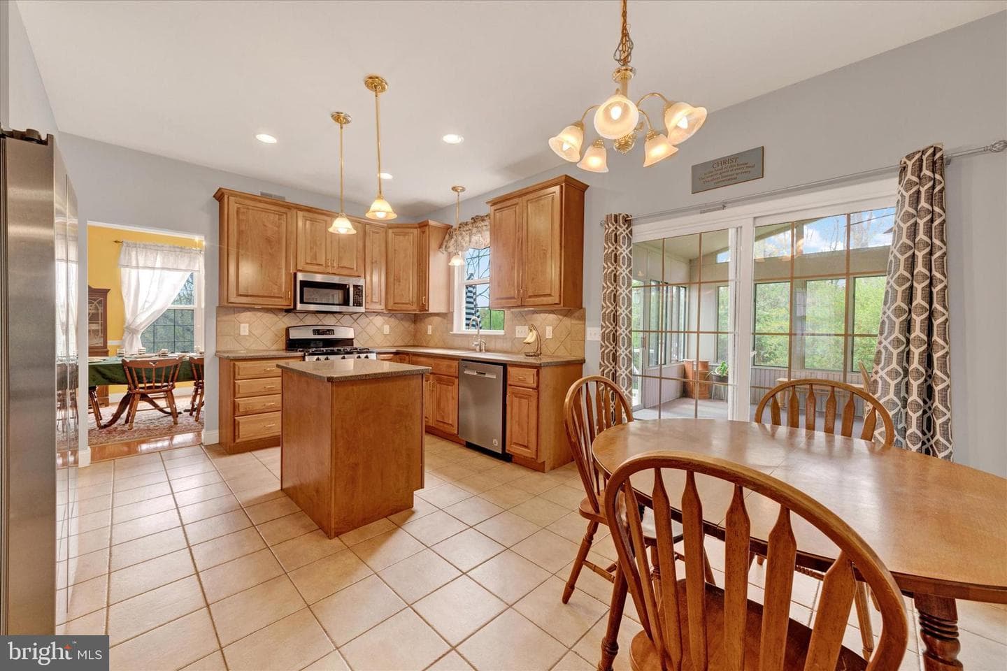 4 Kerryn Drive photo 34