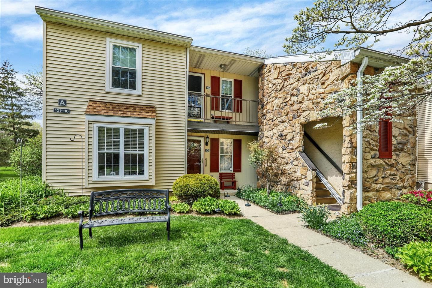 102 Valley Greene Circle