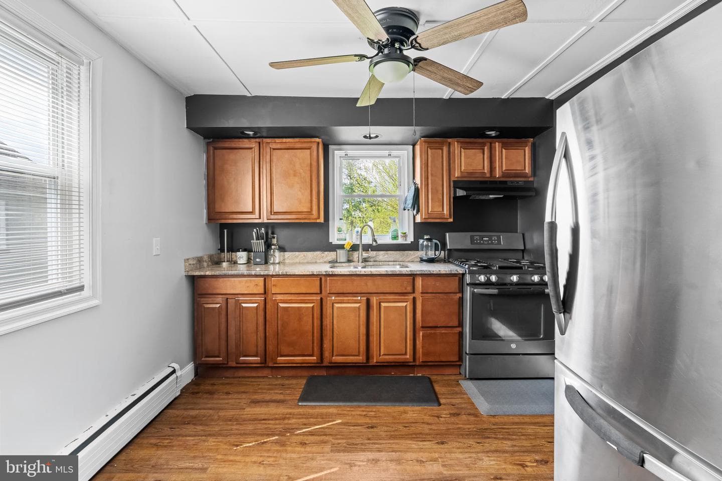 3146 Montrose Avenue photo 17