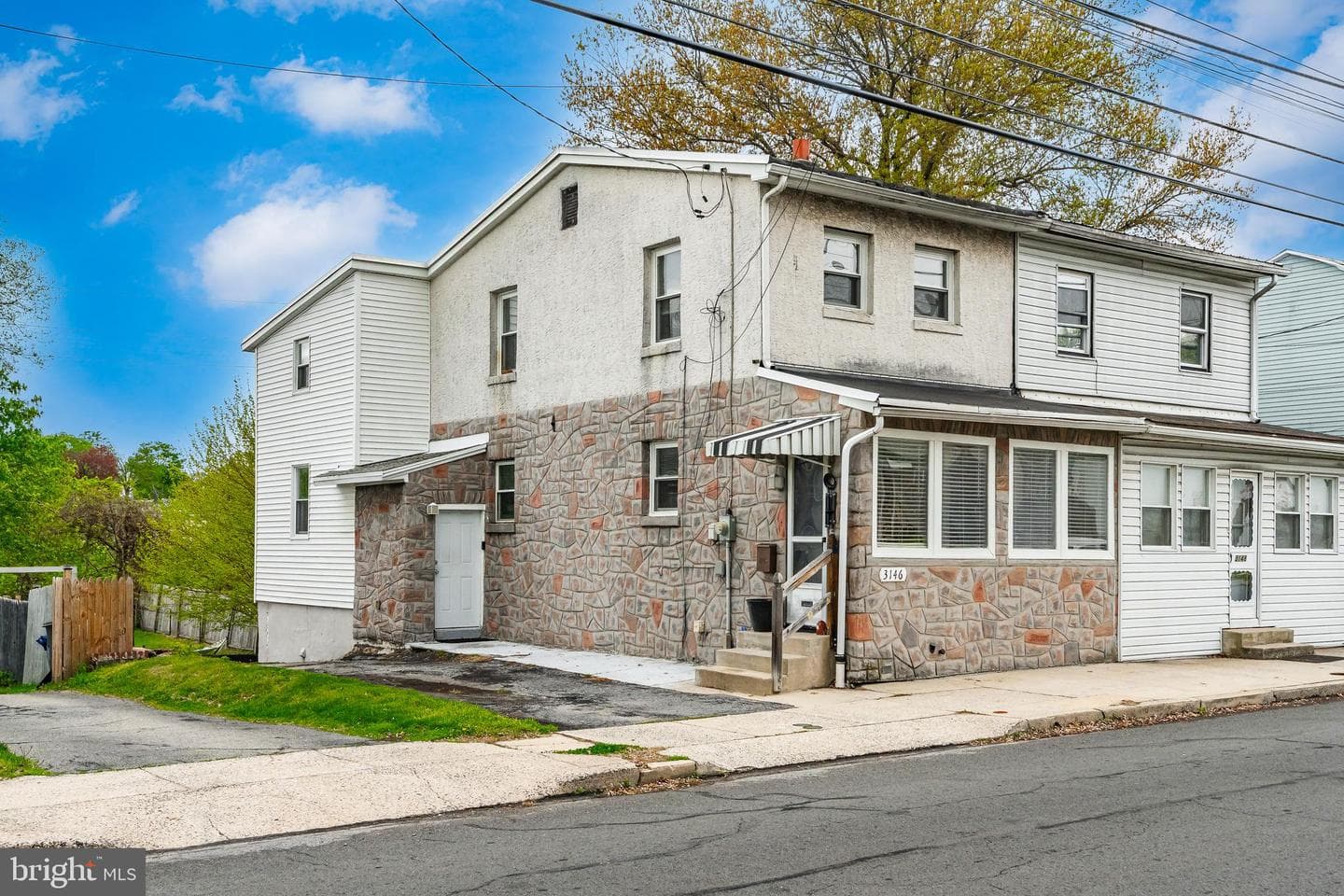 3146 Montrose Avenue photo 5