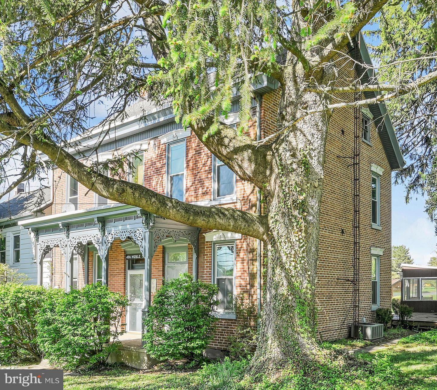 406 Noble St photo 13