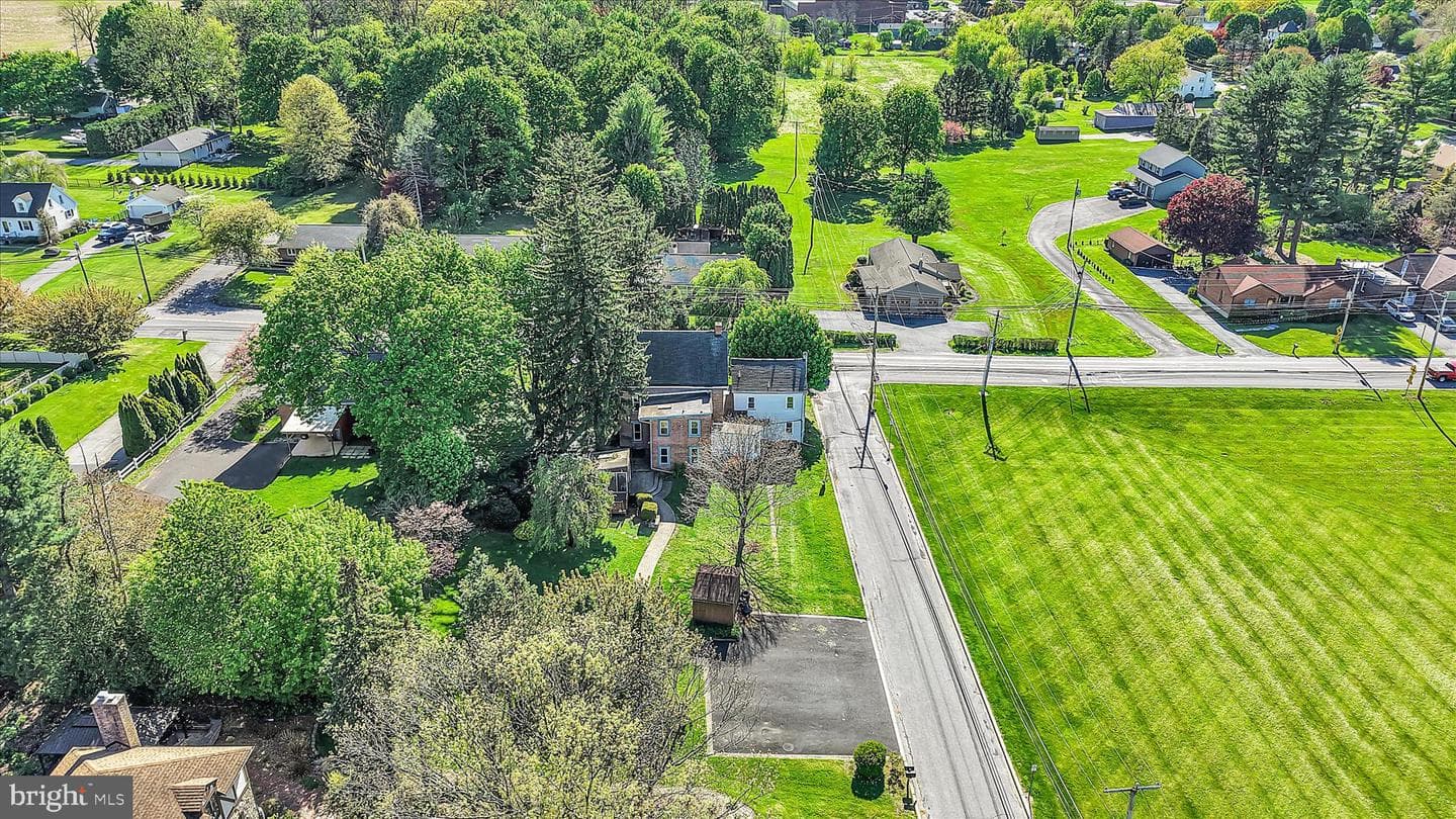 406 Noble St photo 6