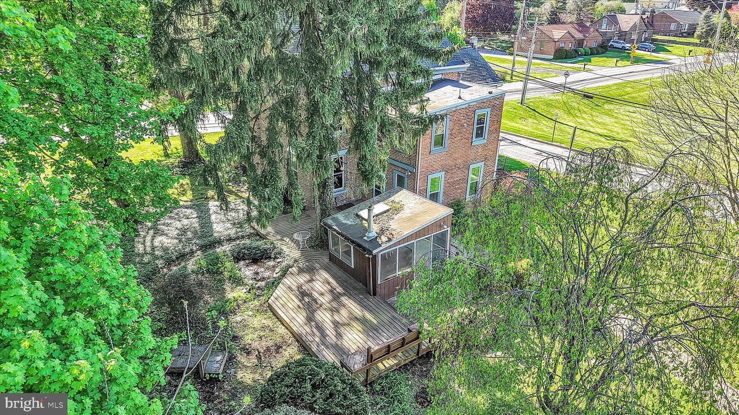 406 Noble St photo 7