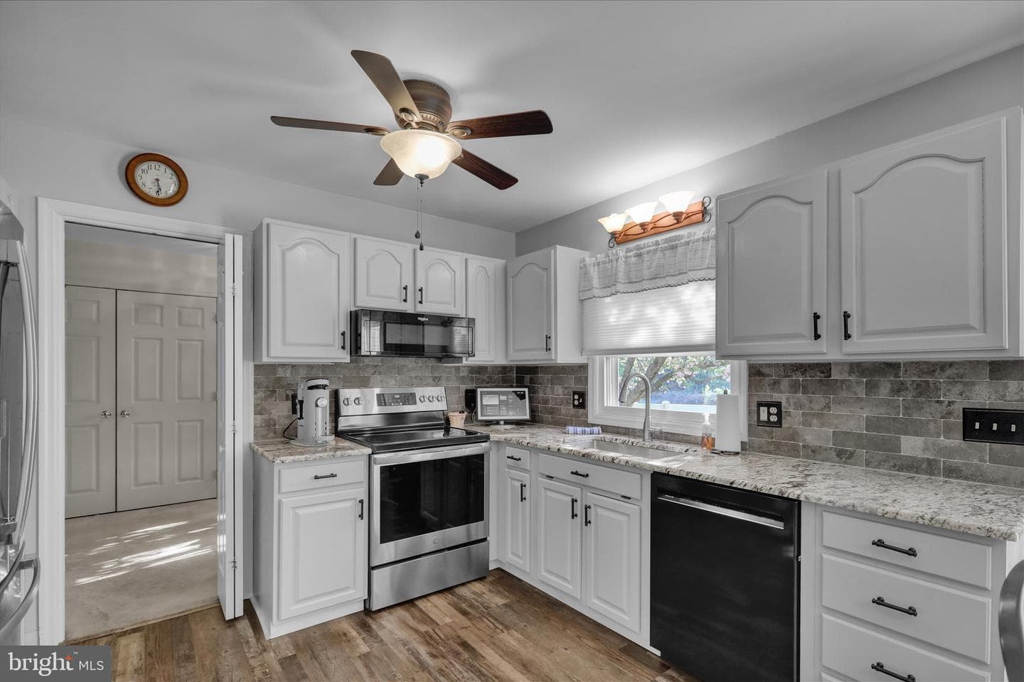 402 Columbus Street photo 12