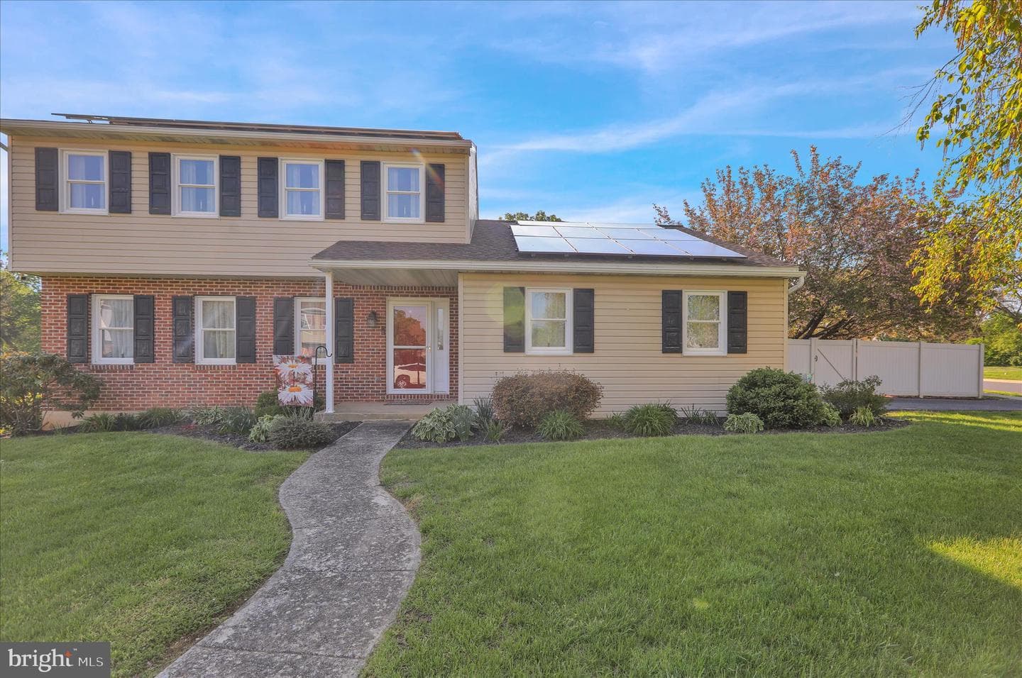 402 Columbus Street photo 2