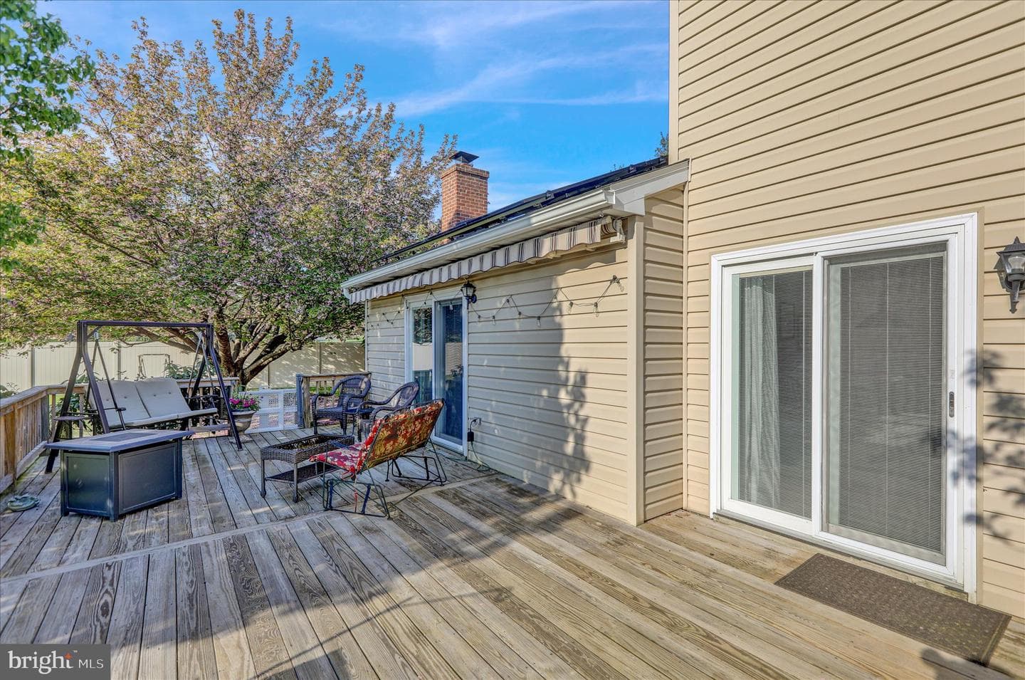 402 Columbus Street photo 9
