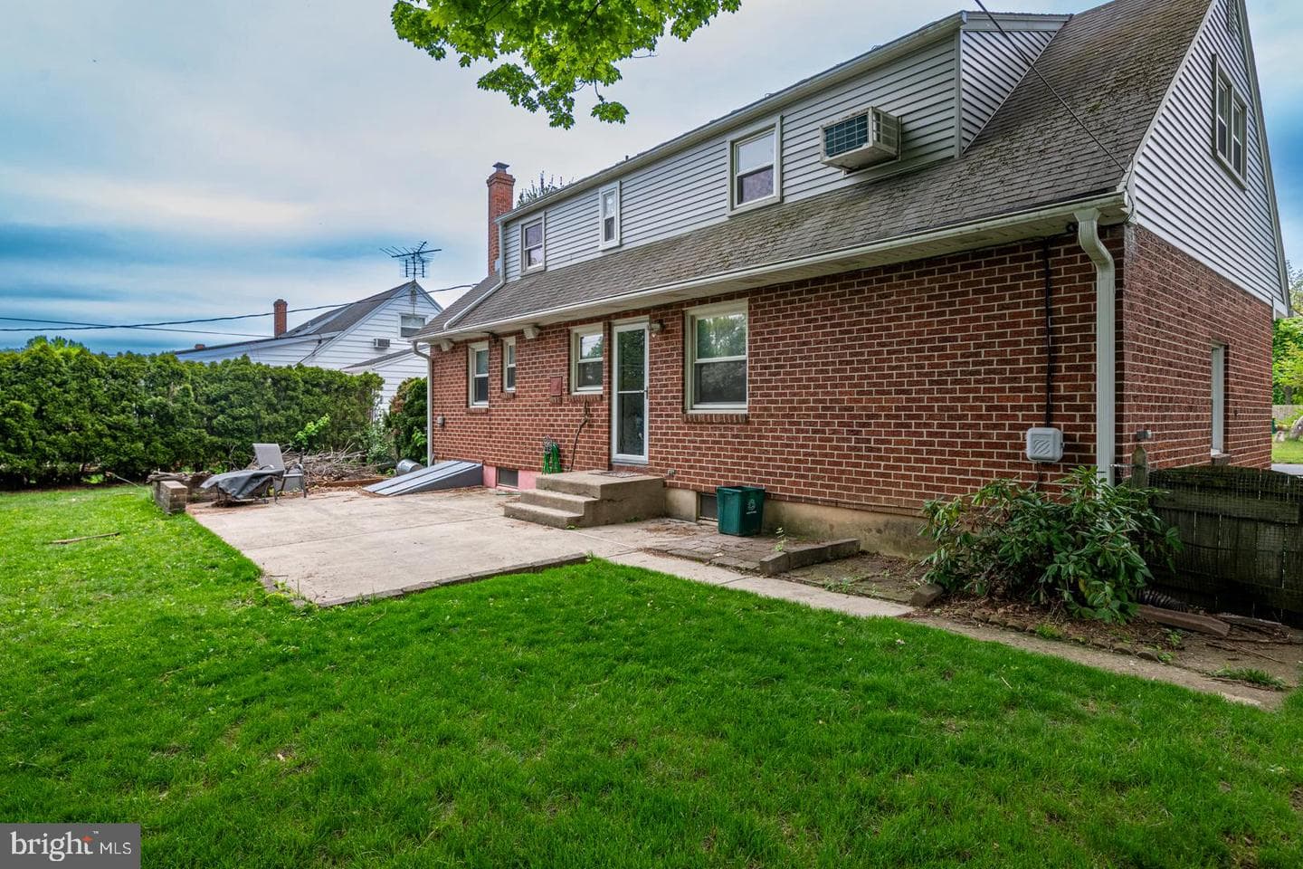 136 Bradley Avenue photo 22