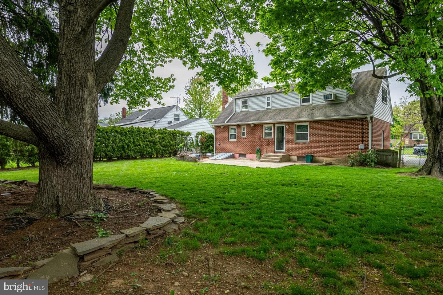 136 Bradley Avenue photo 23