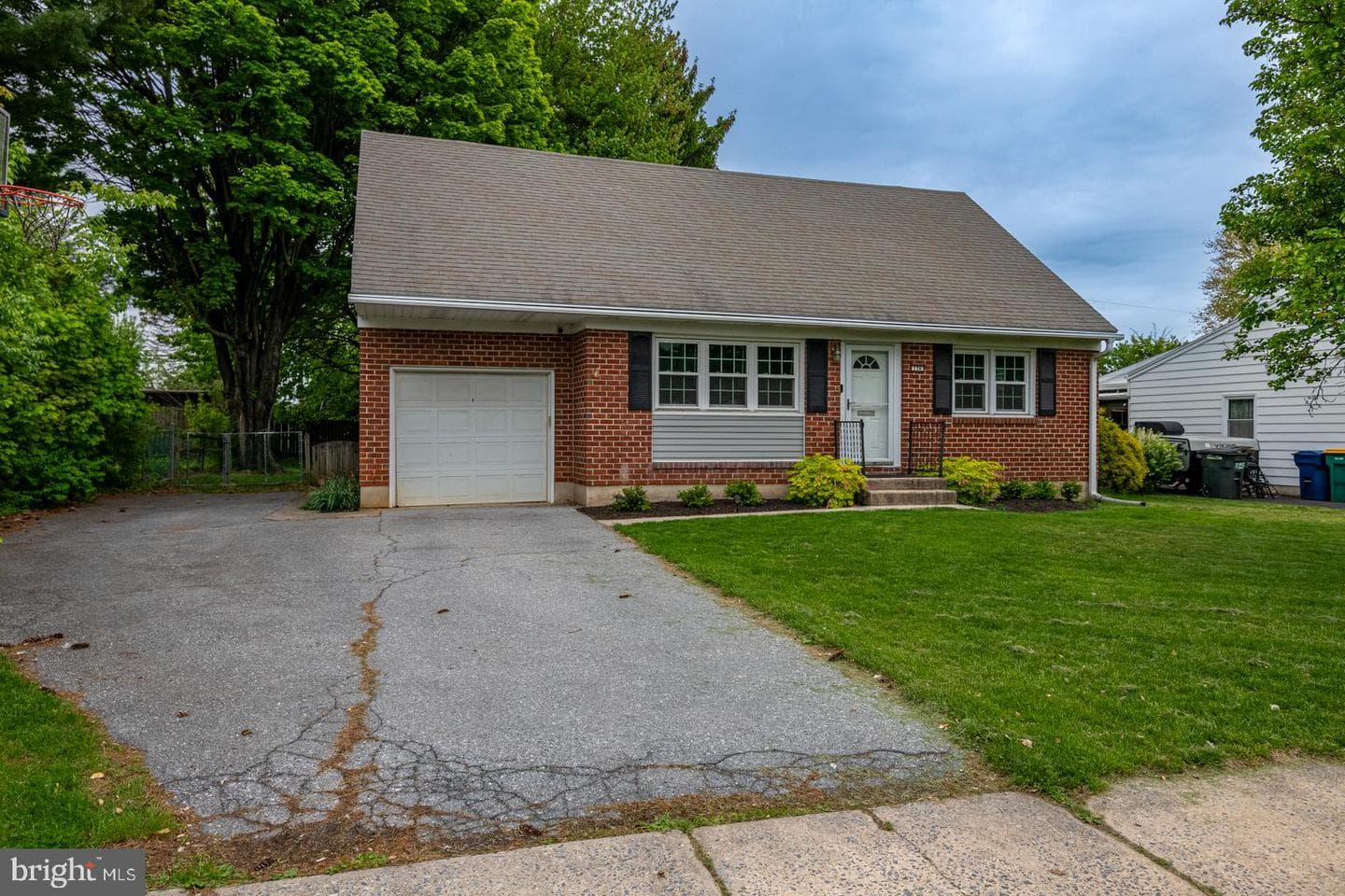 136 Bradley Avenue photo 3